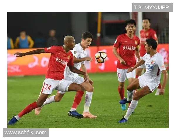 上海上港与广州恒大下半场激战回顾及精彩瞬间分析